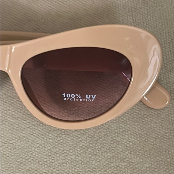 Ardene Tan Cat-Eye Sunglasses - Picture 4 of 4